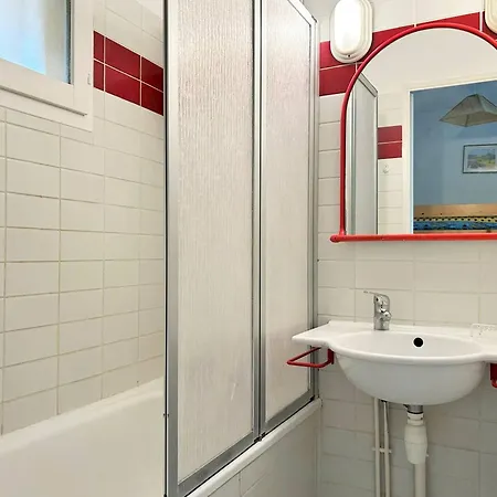 Appartement Au Lavandou - 4 Couchages, Climatise, Balcon, Piscine, Parking Inclus - Fr-1-251-480 *