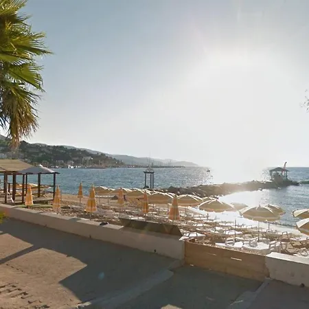Apartment Au Lavandou - 4 Couchages, Climatise, Balcon, Piscine, Parking Inclus Le Lavandou