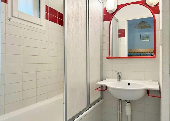 Apartment Au Lavandou - 4 Couchages, Climatise, Balcon, Piscine, Parking Inclus - Fr-1-251-480 *