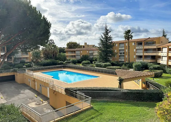 Au Lavandou - 4 Couchages, Climatise, Balcon, Piscine, Parking Inclus - Fr-1-251-480 * Le Lavandou